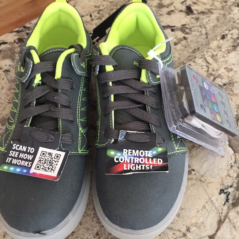 💋2/$20💋 NWT Flash Lights boys shoes